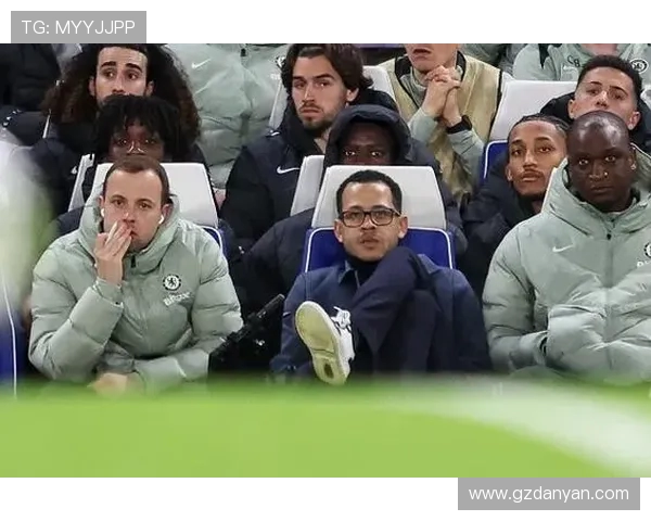 哈格里夫斯批评切尔西红牌愚蠢建议引进经验丰富的中卫和门将